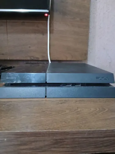 Playstation 4 modelo FAT + Jogos físicos + Conta