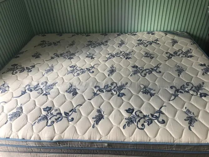 Cama Casal Queen