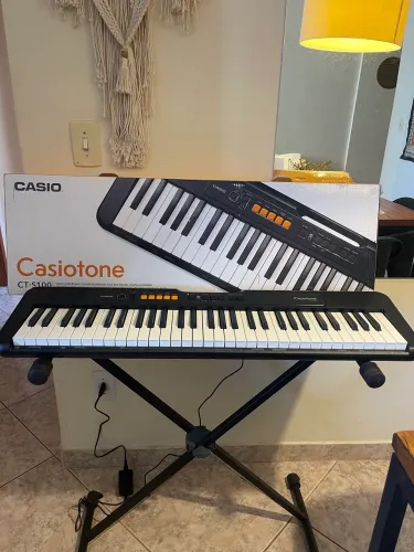 Teclado Musical Casio Casiotone CT-S100 - 61 Teclas (Preto)