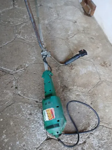 Roçadeira trapo 1000 W . 