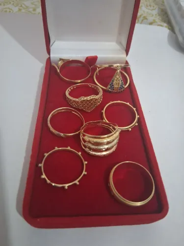 Tudo em ouro 18k 30 gramas. Entre anéis e correntinhas.