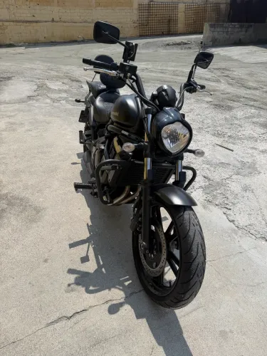 Kawasaki Vulcan S 2024 com acessórios
