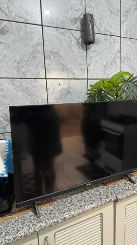 TV NOC 32 polegadas tela fina.