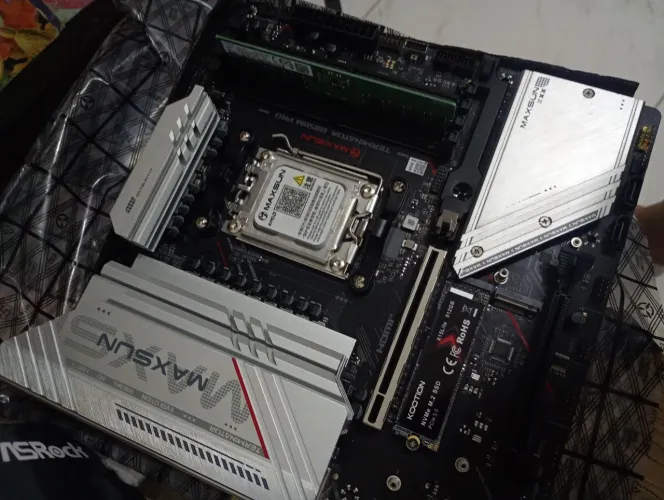 Kit B850 Terminator 16GB 5600MHz +512GB NVMe Kootion