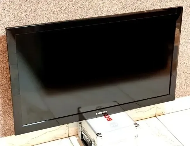 TV LCD Samsung 42" - Funciona Perfeita, Ótima p/ Câmeras/Monitor