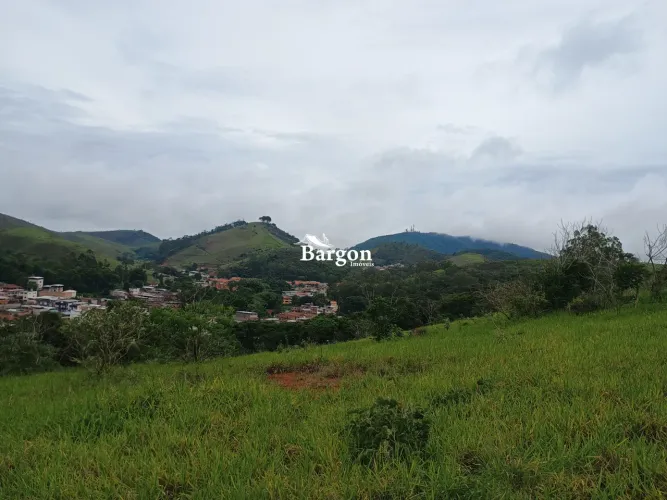 Lote com 1936m² e linda vista a venda no Bairro Grama em Juiz de Fora