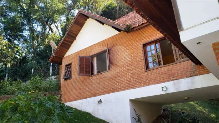 Condomínio com 4 quartos para locação em Caraguatá - SP