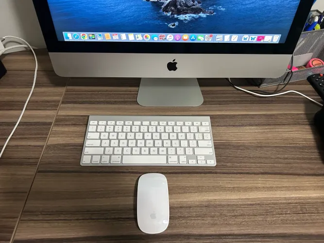 iMac 21,5 Apple Late 2013 - SSD 500 GB - 8 GB RAM - Teclado e Magic Mouse originais