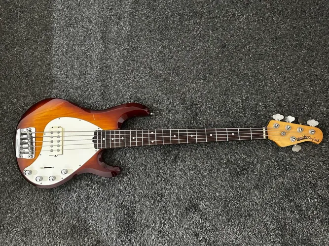  Baixo Musicman Stingray 5