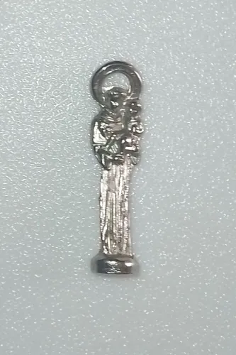 Vendo UM Santo Antônio Casamenteiro, com embalagem do bolo.
