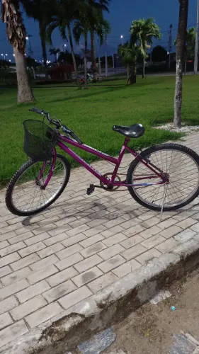 Vendo bicicleta feminina com cestinha