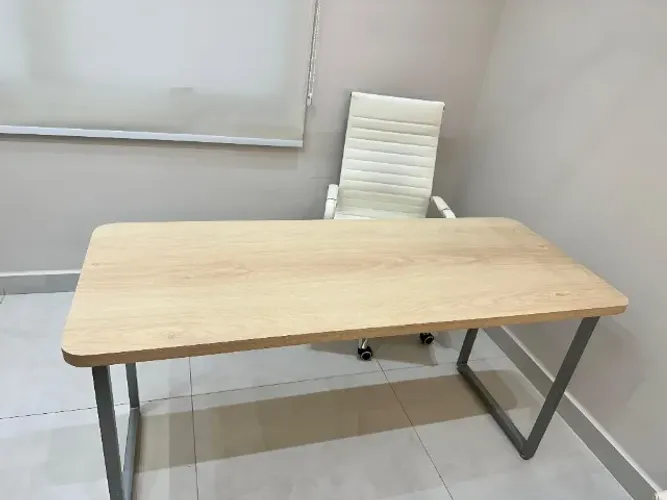 Mesa de Escritório/Consultório em MDF Carvalho Natural Guararapes com Pés Metálicos