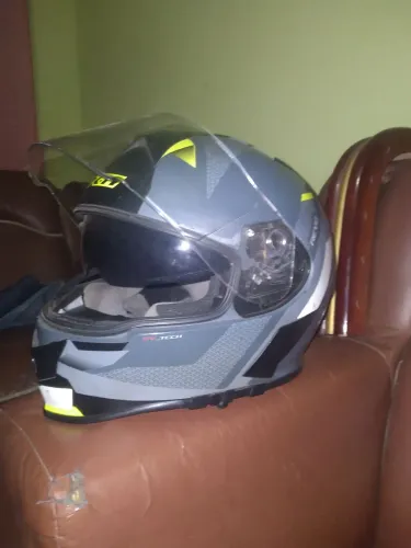 Capacete x11 usado e bike aro 24 cinza , vendo barato ou troco por algo do meu interesse!