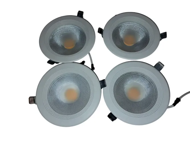 ?Kit 4 Luminárias Spot LED COB Embutir 15W FLC - Luz Quente 3000K (Ótimo Estado)
