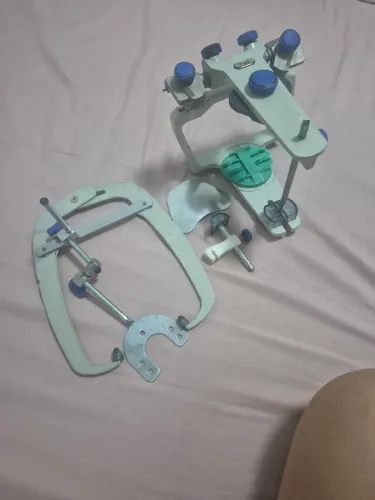 Articulador Odontológico Semi-Ajustável Bio-Art 4000