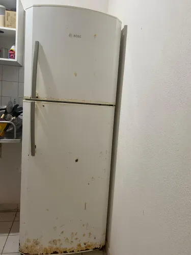  Geladeira em perfeito funcionamento - Tem conversa no valor!