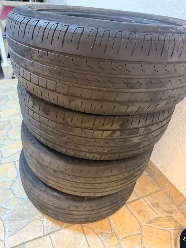 Pneus para Aro17 205/55 R17 91V usados bom estado.