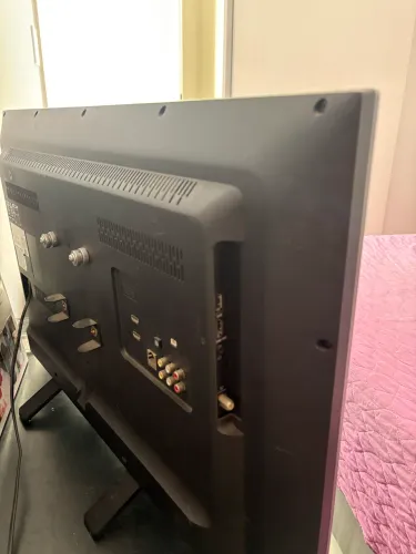 TV LED 32? Full HD - Ótimo estado