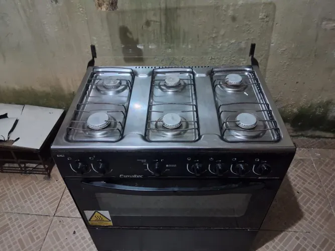 Fogão seminovo de uso próprio