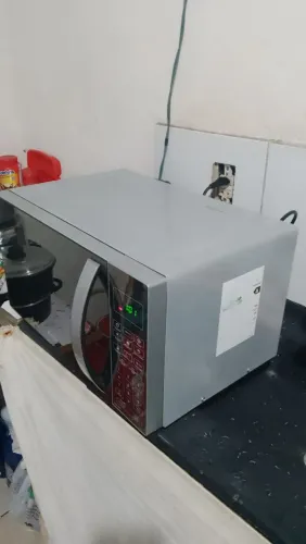 Microondas Philco espelhado semi-novo.