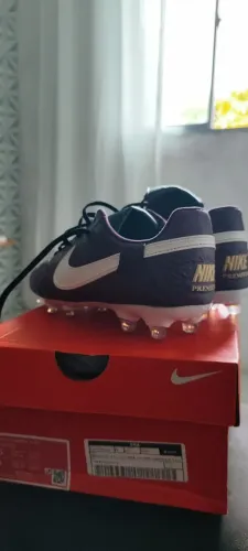 Chuteira profissional Nike Premier 40