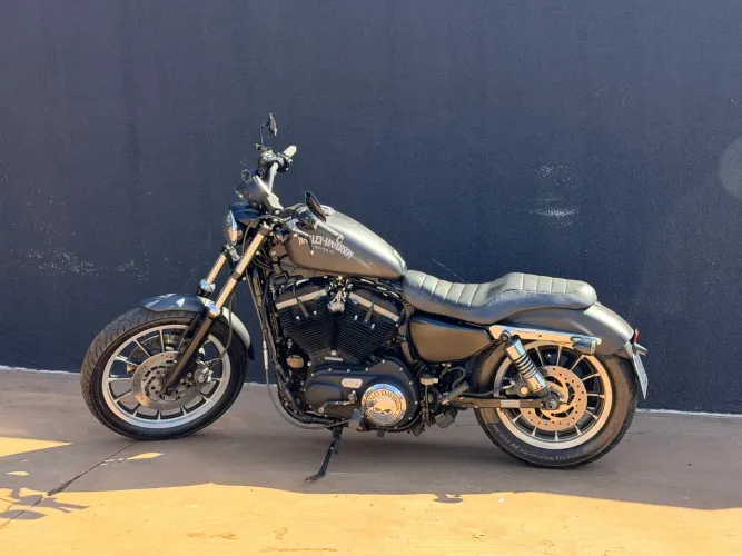 Harley Davidson XL883n Iron