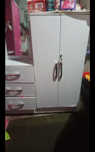 Guarda-roupa branco
