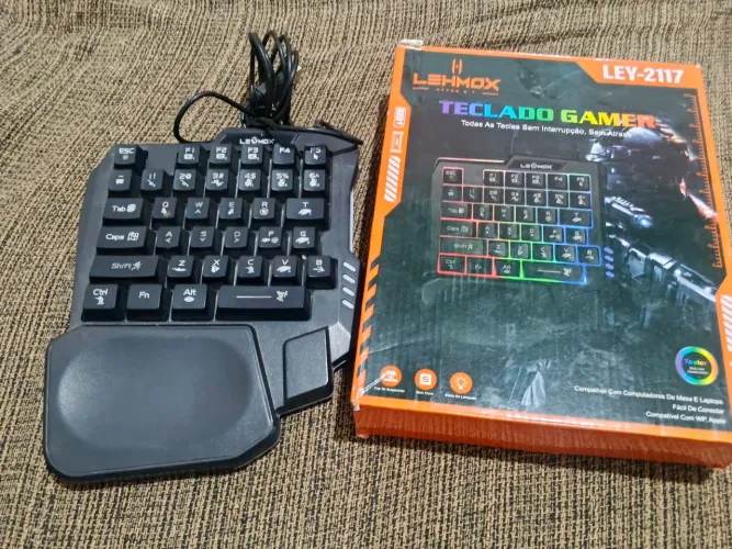 Teclado gamer de uma mão 