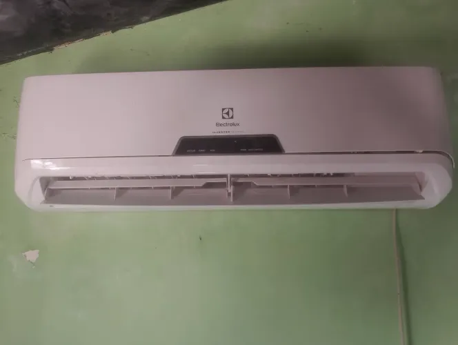 EVAPORADORA ELETROLUX+CONTROLE 12 MIL BTUS