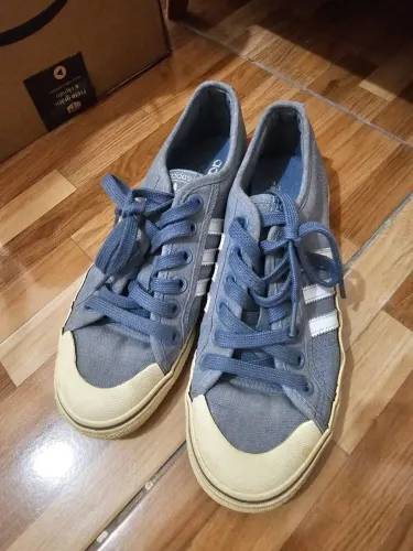 Sapatos descolados