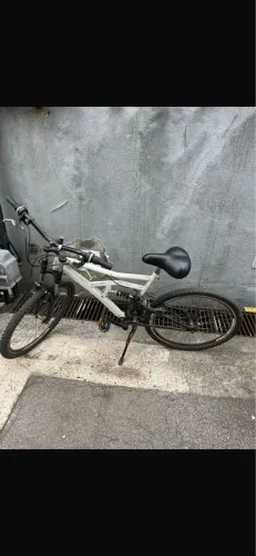 BICICLETA ARO 26 - precisa manutenção