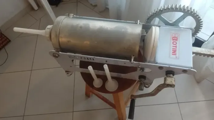ENBUTIDOR DE CARNE