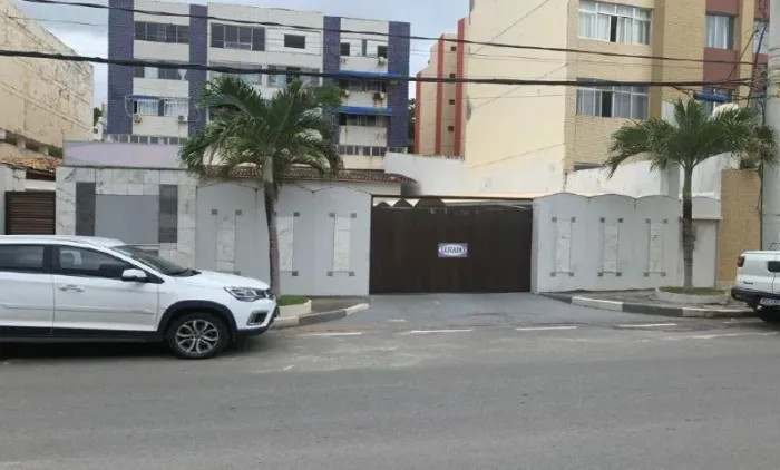 Terreno comercial com 700m2 à Venda em Costa Azul- Salvador-BA