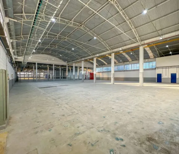 Galpão Comercial de Alto Padrão em Sorocaba-SP 4 Salas, 6 Banheiros, 20 Vagas 7.032m² de Á
