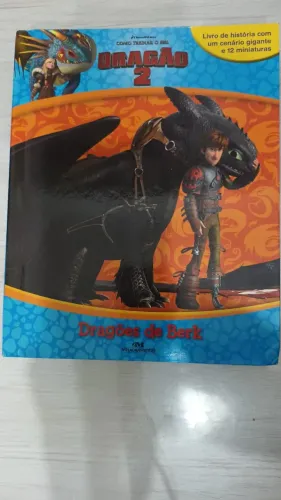 Como Treinar Seu Dragão 2 - Dragões de Berk - Livro com cenário e 12 miniaturas