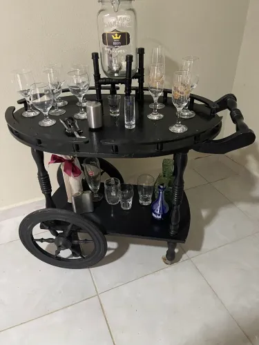 Vendo Esse Barzinho em Madeira