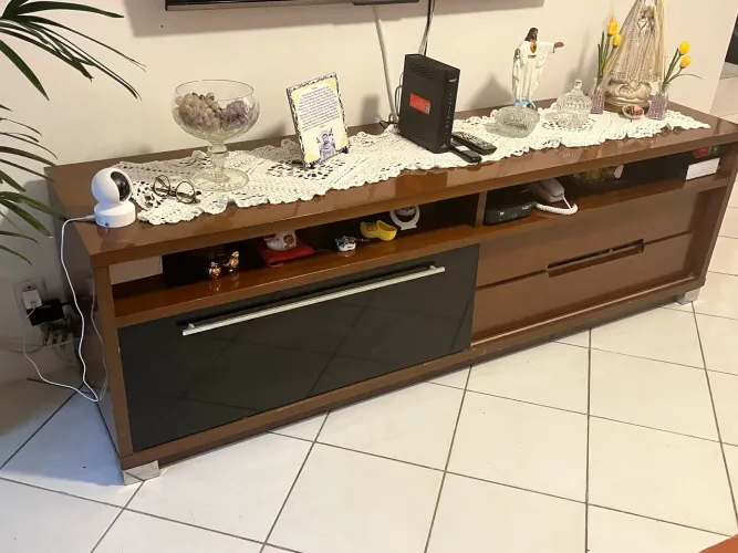 Rack de sala - Madeira de verdade. 