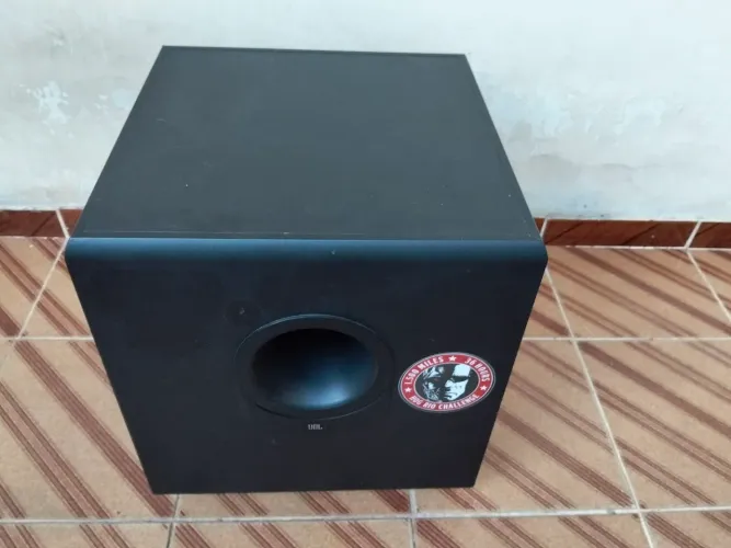 Subwoofer JBL original funciona perfeitamente 