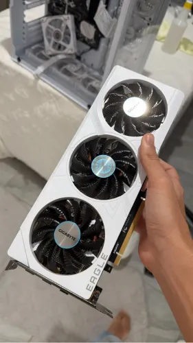 Gigabyte RTX 4060Ti Eagle oc ice Branca