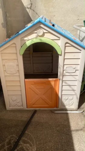 Casinha Infantil de Plástico para Jardim / Quinta