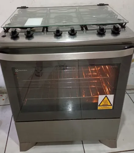 Fogão semi-novo electrolux