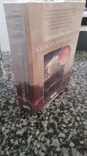 Livro de medicina - Condutas Em Doenças Infecciosas