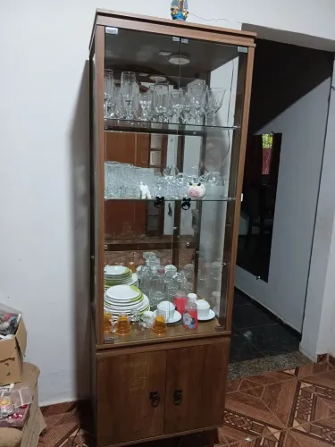Cristaleira em ótimo esrwdo
