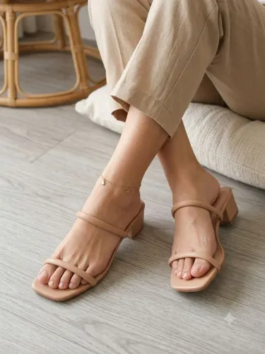 Tamanco feminino PENÉLOPE, salto geométrico bege.<br>?Tam 36<br>?45,00