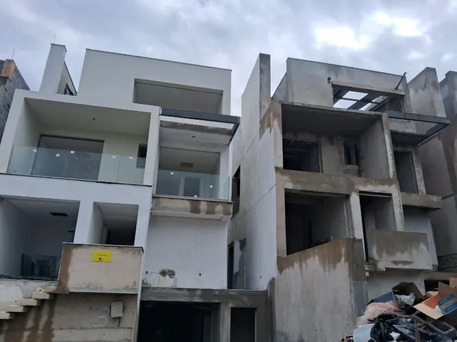 Vaga para pedreiro e ajudante 