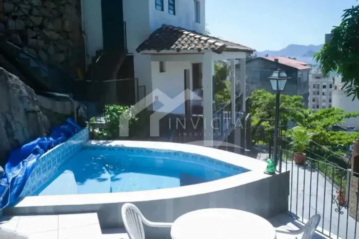 Casa com piscina e área gourmet no Catete