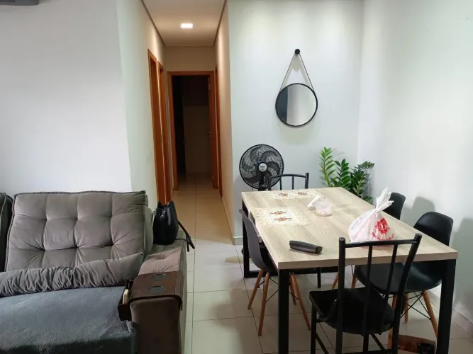 Mesa de jantar com 4 cadeiras 