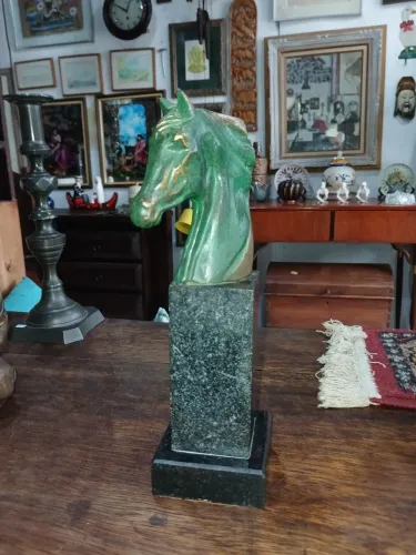 Escultura em Bronze Busto de Cavalo.
