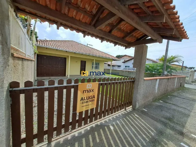 Aluguel: Casa de 217,90 m² com 4 dormitórios, sendo 1 suíte no pavimento superior - Centro