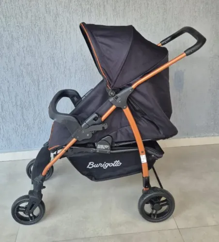Carrinho de Bebê Burigotto Ecco Preto/Cobre | R$ 350